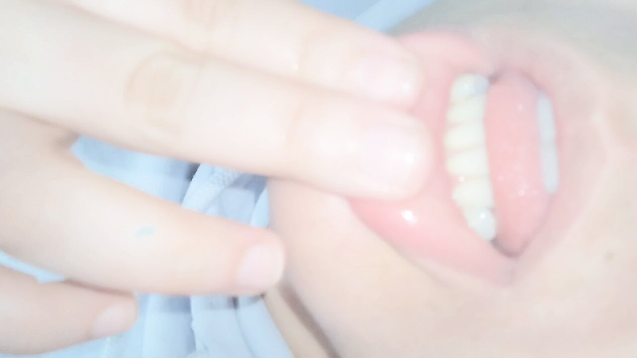 I just cum and there’s nothing sexier than eating my own juices while there is no available girl to eat out.